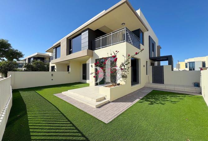 5-bedroom corner townhouse at Maple 1